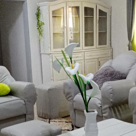 Appart Meuble Le Dakota Yaounde Luaran gambar