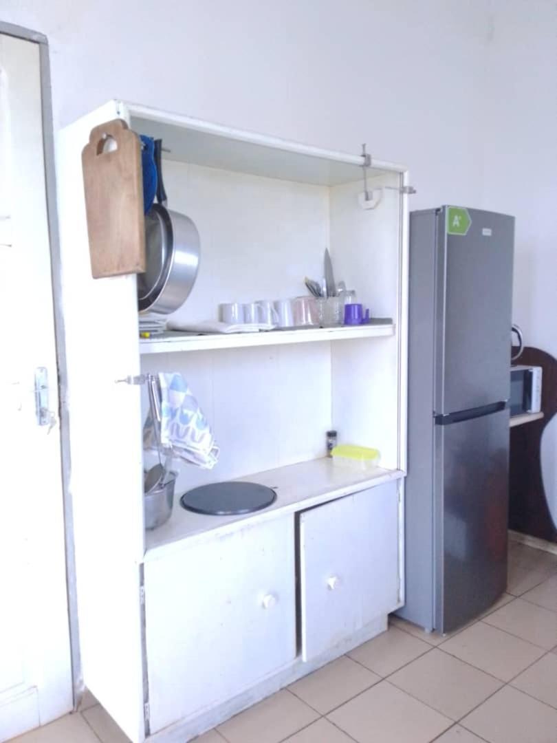 Appart Meuble Le Dakota Yaounde Luaran gambar