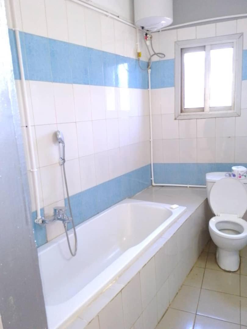 Appart Meuble Le Dakota Yaounde Luaran gambar