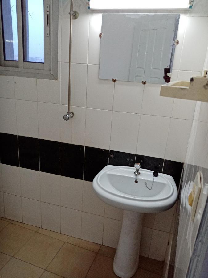 Appart Meuble Le Dakota Yaounde Luaran gambar